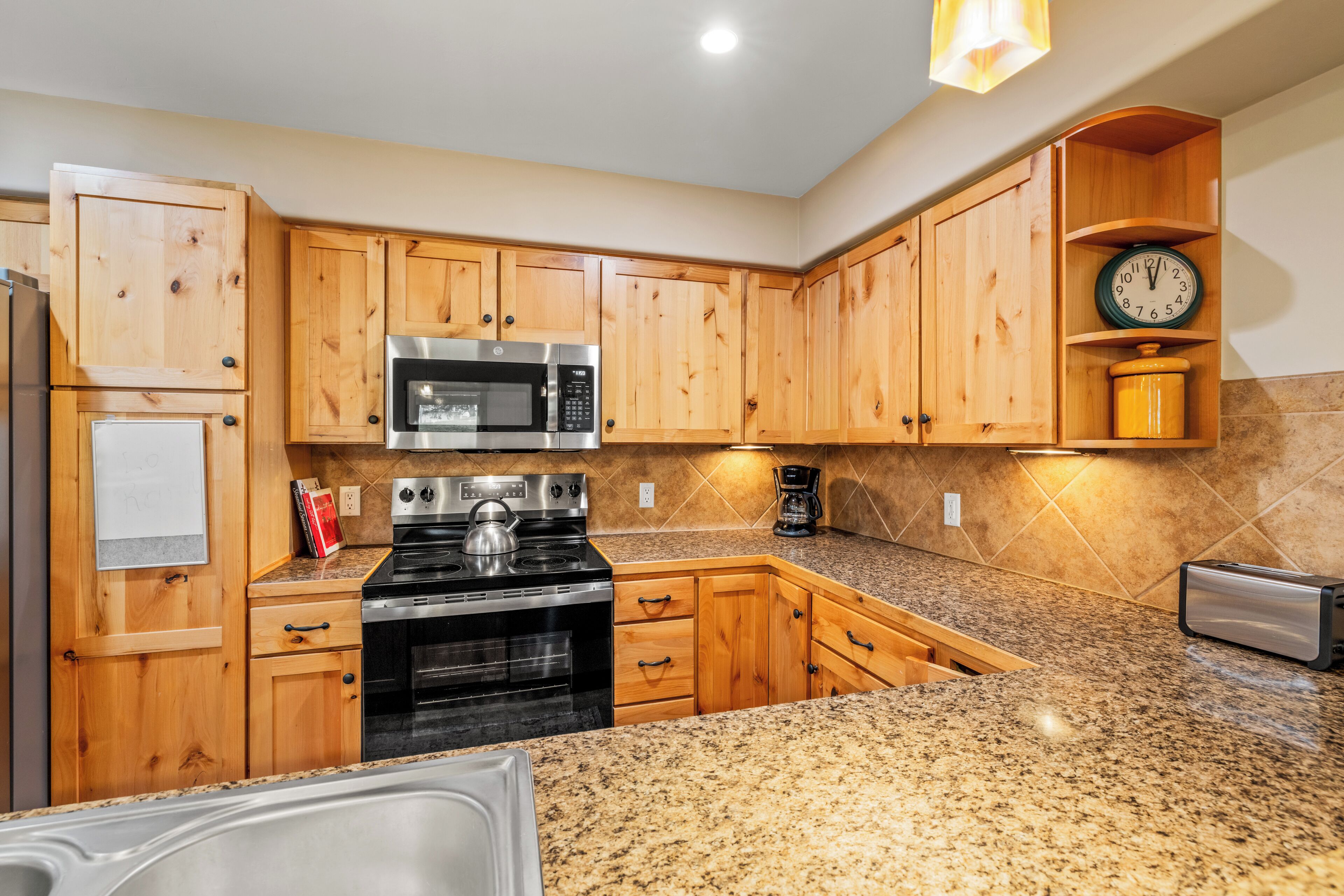 冰箱、微波炉、烤箱、炉灶