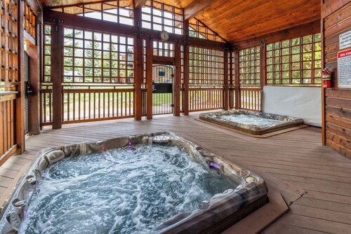 Cozy Pines Condo~Central Location~Easy Shuttle to Ski