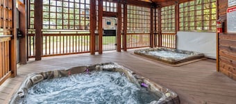 Cozy Pines Condo~Central Location~Easy Shuttle to Ski