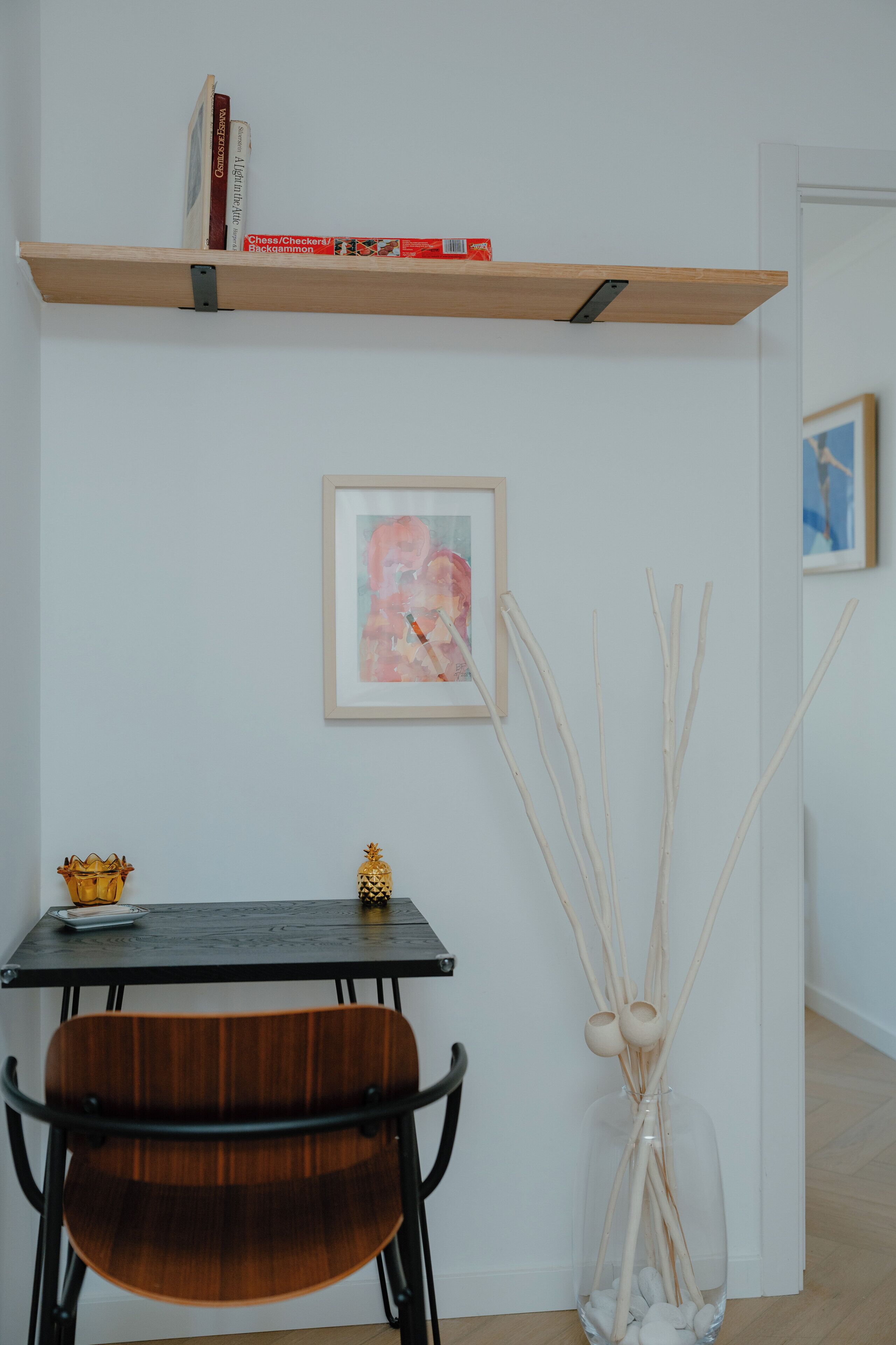 Apartamento Deluxe, 1 habitación, Se admiten mascotas, vistas al patio | Zona de estar | Smart TV de 50 pulgadas con canales por cable