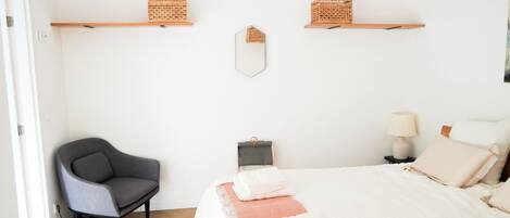 Leilighet – superior, 1 soverom, kjæledyr tillatt, bakgårdsutsikt | Sengetøy i egyptisk bomull og sengetøy av topp kvalitet