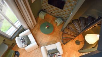 Deluxe Suite | In-room safe, blackout drapes, soundproofing, free WiFi