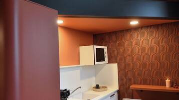 Deluxe Suite | In-room safe, blackout drapes, soundproofing, free WiFi