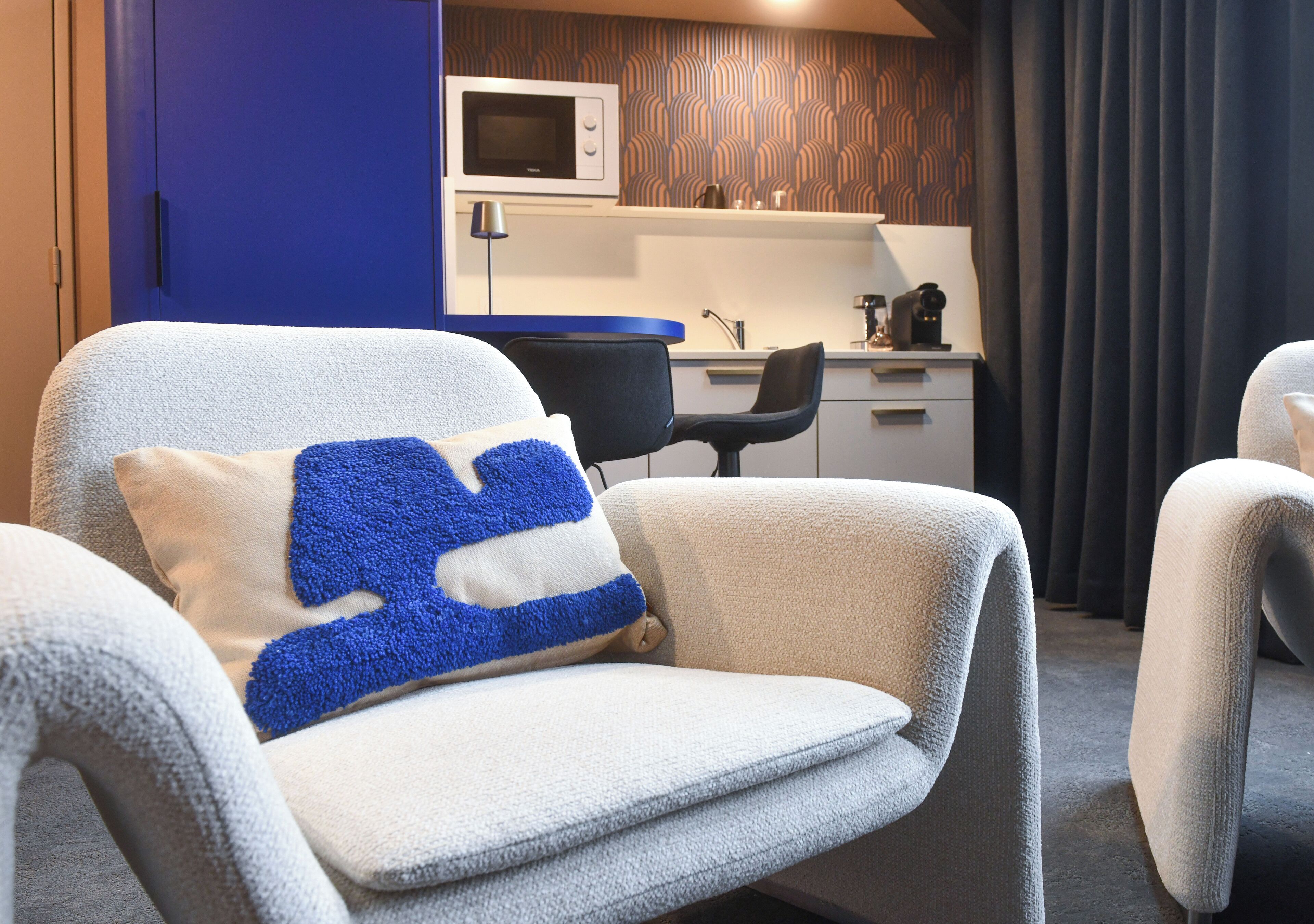 Deluxe Suite | In-room safe, blackout curtains, soundproofing, free WiFi