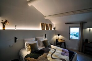 Desk, iron/ironing board, travel cot, free WiFi - La Maison des Jardins - Gigondas (Gigondas)