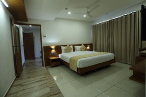 Junior Suite | Desk, laptop workspace, free WiFi - Devalokam Grand  (Edappal)