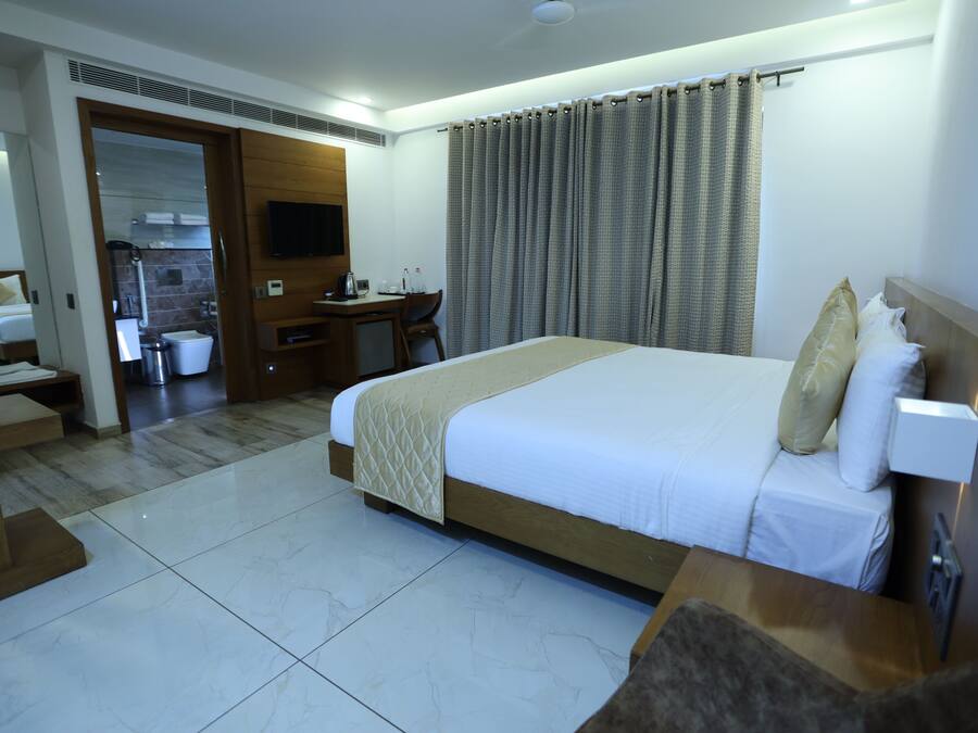 Escritorio y espacio para trabajar con laptop