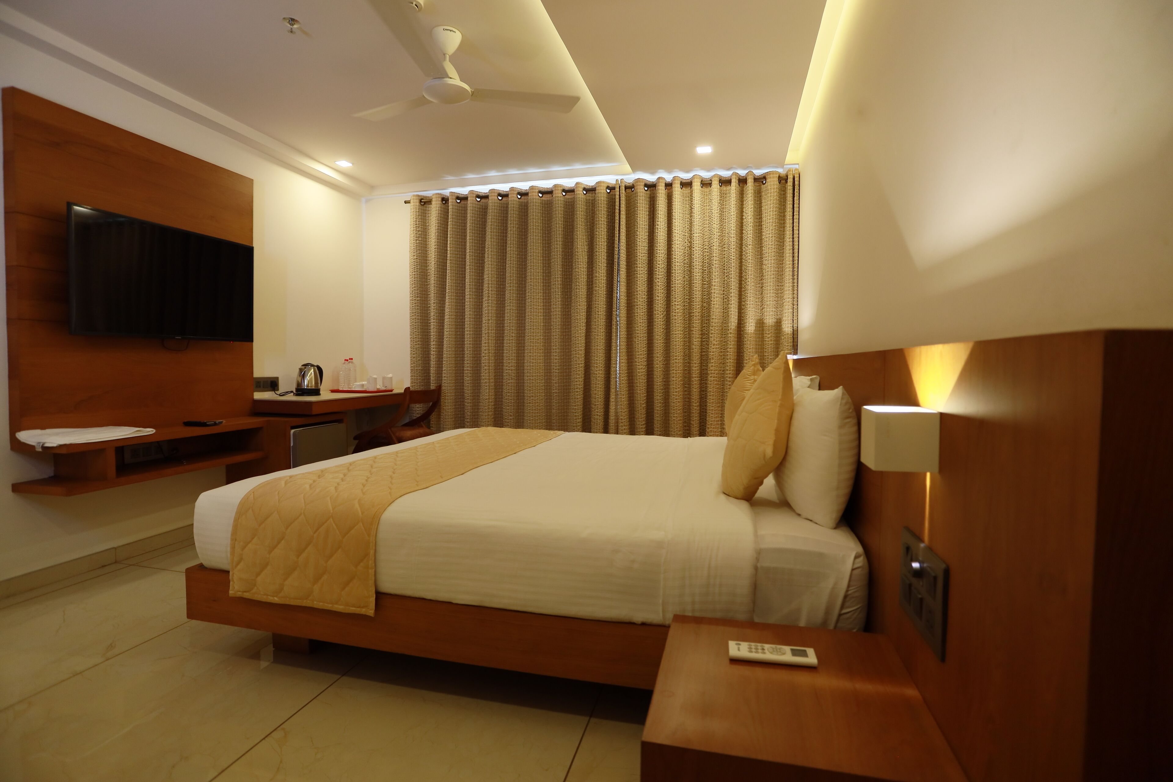 Deluxe Double Room | Desk, laptop workspace, free WiFi