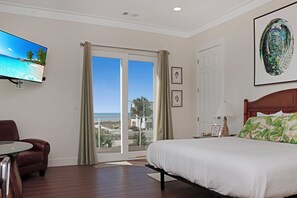 Iron/ironing board, free WiFi, bed sheets - ☀️ Abalonian House - Unobstructed View - Short Walk to the Beach ☀️ (Mexico Beach)