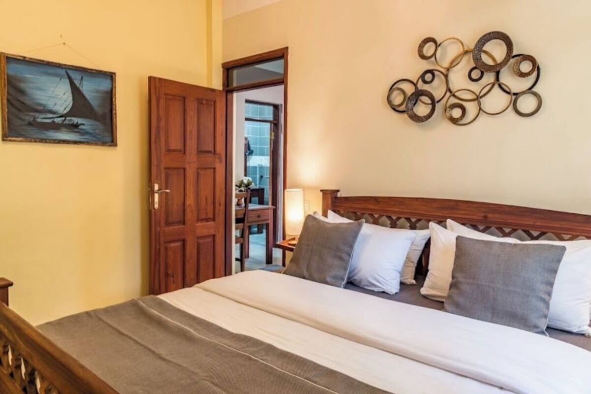 In-room safe, blackout drapes, iron/ironing board, WiFi (free)