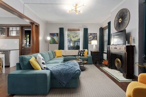 TV - 3 Bd In The Heart of KC! 09 (Kansas City)