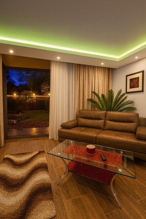 Living area - Luxury Apartment with Jacuzzi & Pool – Heaven Niš (Niš)