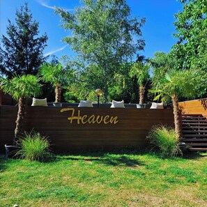 Property grounds - Luxury Apartment with Jacuzzi & Pool – Heaven Niš (Niš)