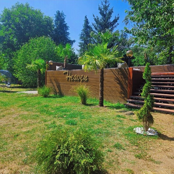 Property grounds - Luxury Apartment with Jacuzzi & Pool – Heaven Niš (Niš)