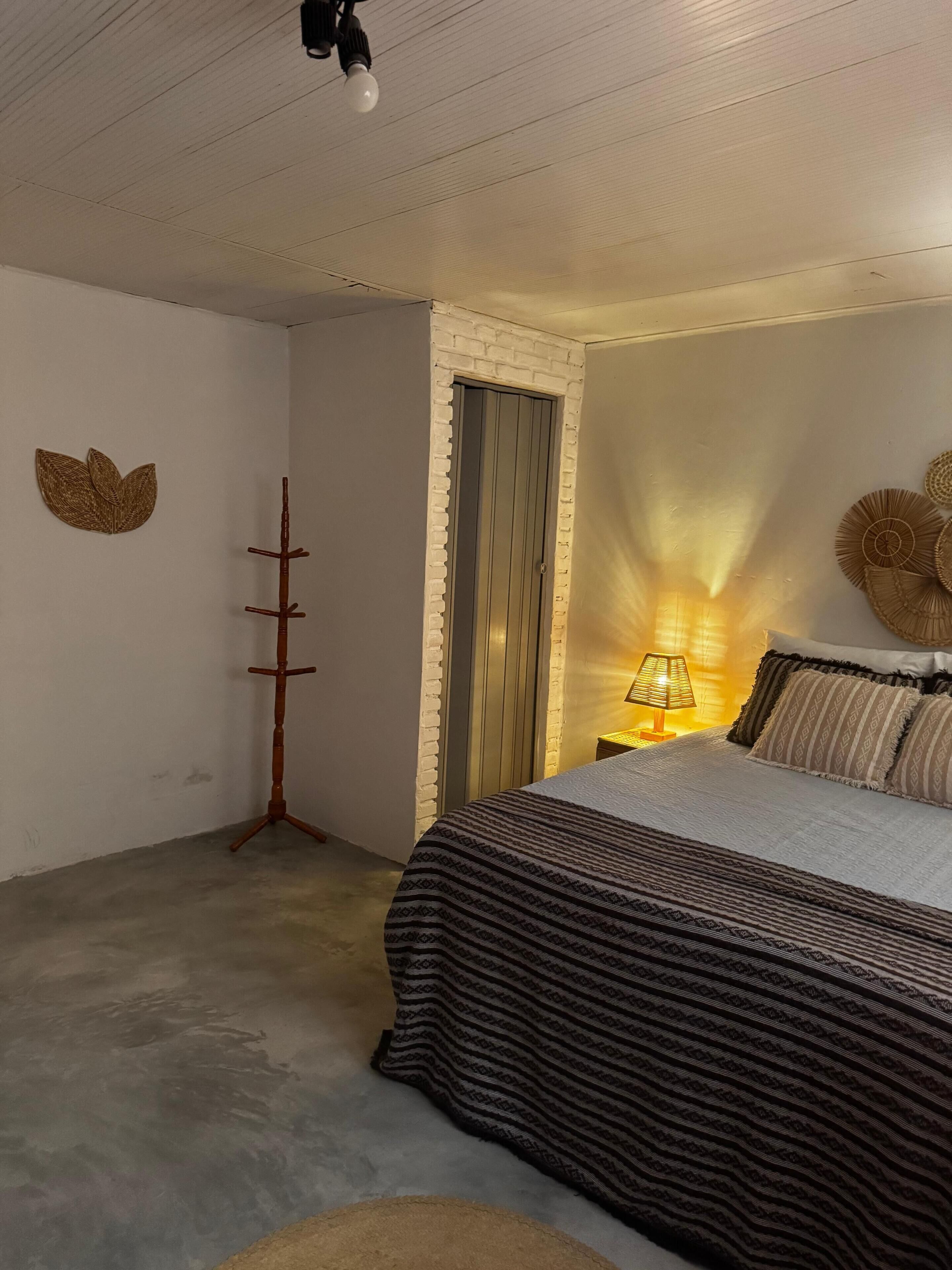 Iron/ironing board, internet, bed sheets