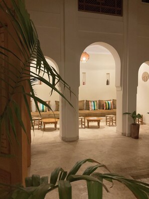 ลานระเบียง/นอกชาน