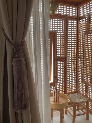 Cortinas blackout, tabla de planchar con plancha y wifi gratis