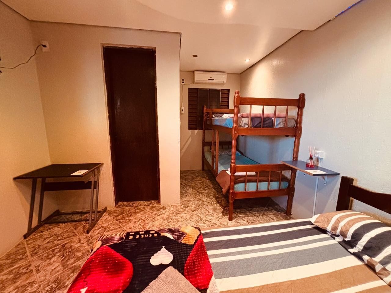 Familie studio suite, 1 slaapkamer | Een laptopwerkplek, gratis wifi