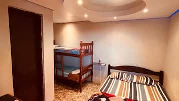 Perhestudiosviitti, 1 makuuhuone | Kannettavalle tietokoneelle sopiva työtila, ilmainen Wi-Fi