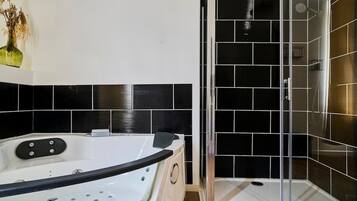 Douche, sĂšche-cheveux