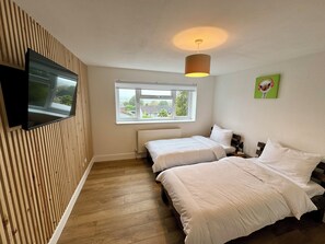 Iron/ironing board, free WiFi, bed sheets