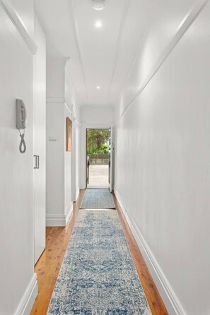 Interior - Arden Glow Vibrant Escape by Coogee Beach and Cafs (Coogee)