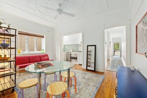 Interior - Arden Glow Vibrant Escape by Coogee Beach and Cafs (Coogee)