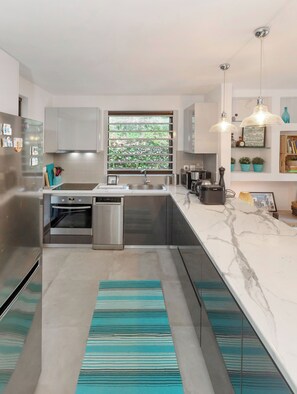 Fridge, microwave, oven, stovetop - Private Garden Duplex in Voula by GHH (Voula)