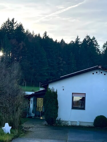 Apartment „Lerchenglück“ mit privater Terrasse, Gemeinschaftsgarten und WLAN