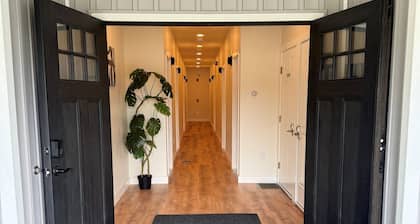 8 Studio apartments - booked as one property - Full Reno, under 1 mile to ASV