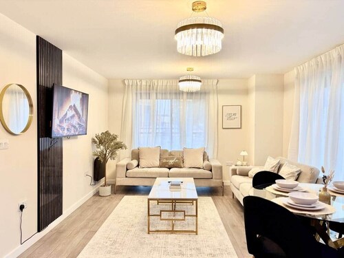 Modern 4-Bed House • Sleeps 9 •Free Parking, Leeds