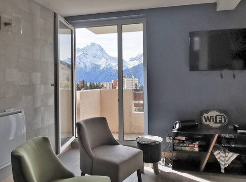 APARTMENT FOR 10 PEOPLE 4 BEDROOMS 4 BATHROOMS AT THE FOOT OF THE SLOPES WITH BALCONIES