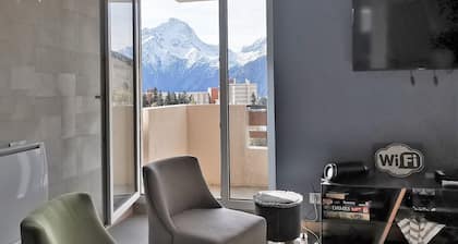 APARTMENT FOR 10 PEOPLE 4 BEDROOMS 4 BATHROOMS AT THE FOOT OF THE SLOPES WITH BALCONIES