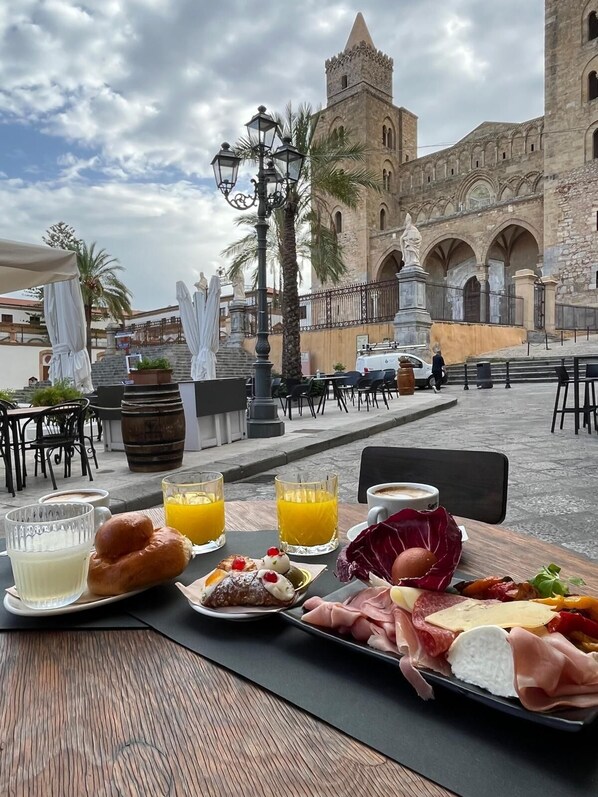 Free daily full breakfast - BM SUITES CEFALU' (Cefalù)