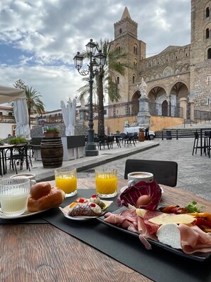 Tägliches inbegriffenes großes Frühstück