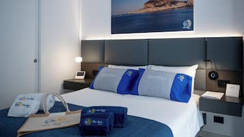 Deluxe Double Room, Patio, Courtyard View | In-room safe, blackout curtains, soundproofing, iron/ironing board