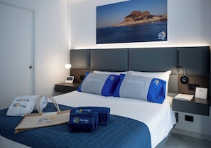 Deluxe Double Room, Patio, Courtyard View | In-room safe, blackout drapes, soundproofing, iron/ironing board - BM SUITES CEFALU' (Cefalù)