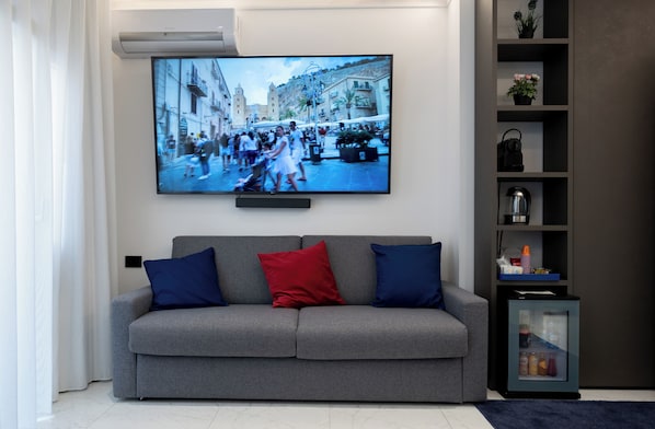 Superior Room, Balcony, Courtyard View | In-room safe, blackout drapes, soundproofing, iron/ironing board - BM SUITES CEFALU' (Cefalù)