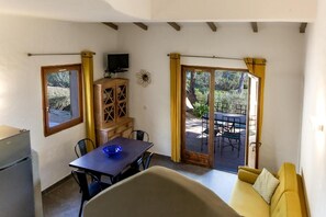 Smart TV - Group Stay at a Villa by the Sea (Porto Vecchio)