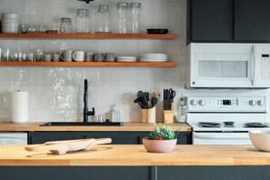 Private kitchen - Bright, open concept home with fireplace, stocked kitchen, and views for days. Walk to the slopes or shuttle to town, ideal for adventurers and those who just want to relax (Crested Butte)