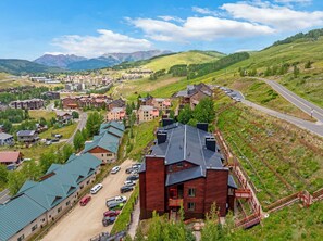 Exterior - Bright, open concept home with fireplace, stocked kitchen, and views for days. Walk to the slopes or shuttle to town, ideal for adventurers and those who just want to relax (Crested Butte)