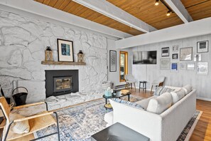 Living area - Bright, open concept home with fireplace, stocked kitchen, and views for days. Walk to the slopes or shuttle to town, ideal for adventurers and those who just want to relax (Crested Butte)