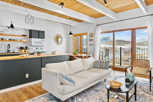 Bright, open concept home with fireplace, stocked kitchen, and views for days. Walk to the slopes or shuttle to town, ideal for adventurers and those who just want to relax