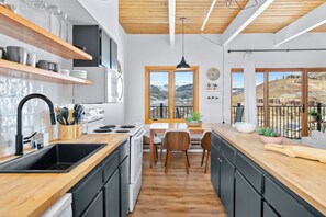 雪櫃、微波爐、焗爐、爐具