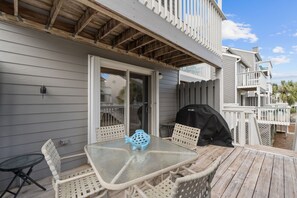 Outdoor dining - June '26 Rate Drop! Don't Worry, Beach Happy for your next vacation! 3BR/3.5BA (Port St. Joe)