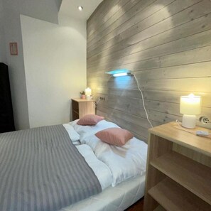 2 habitaciones, escritorio, tabla de planchar con plancha y wifi gratis 