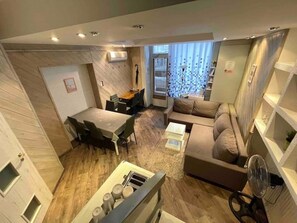 Books - BasicPoint Residence - Budapest Downtown (Budapest)