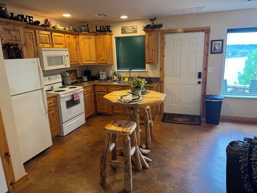 Cozy Cabin feel & picturesque views of Grand Lake!