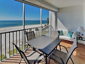 Outdoor dining - Sun Caper 505 | Water Views + Resort Amenities (Fort Myers Beach)