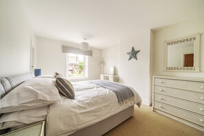 Silitysrauta/-lauta, Wi-Fi, vuodevaatteet